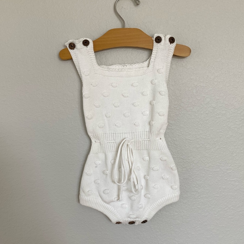 White popcorn knit bodysuit 6 to 12 months